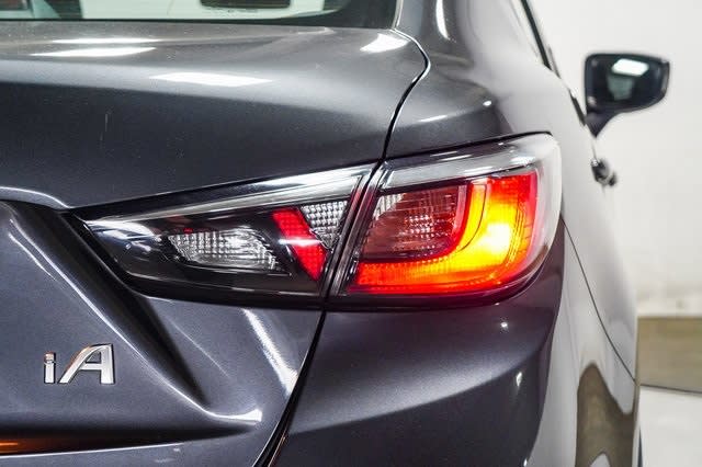 2018 Toyota Yaris iA Base 23