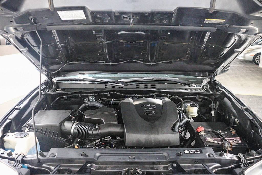 Thumbnail: 2017 Toyota Tacoma - 6