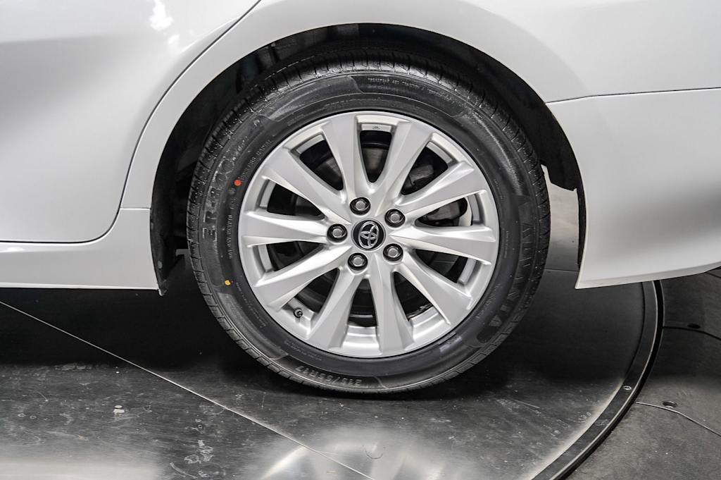 Thumbnail: 2019 Toyota Camry - 22
