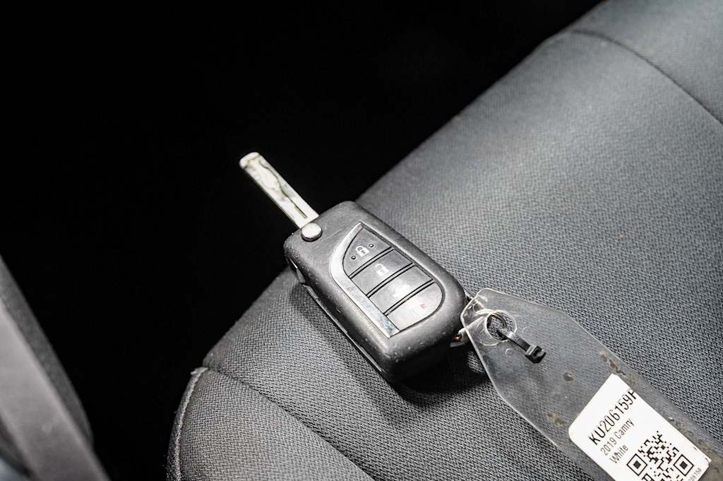 Thumbnail: 2019 Toyota Camry - 18