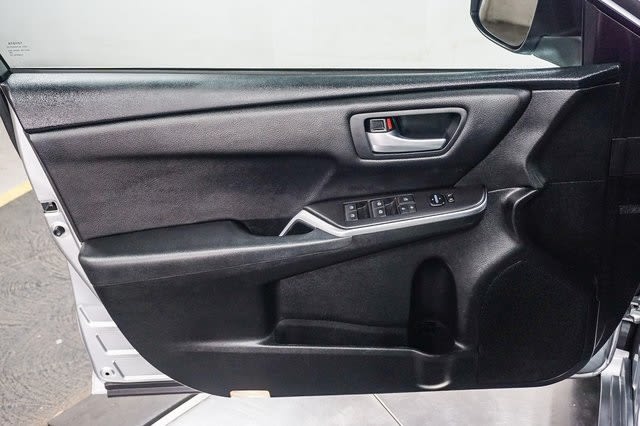 Thumbnail: 2017 Toyota Camry - 21
