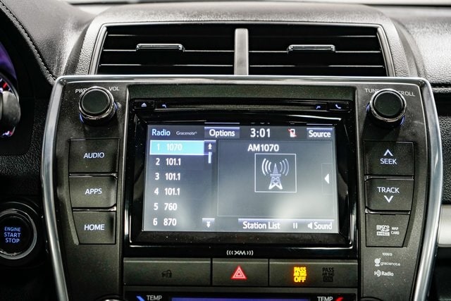 2016 Toyota Camry XSE 23