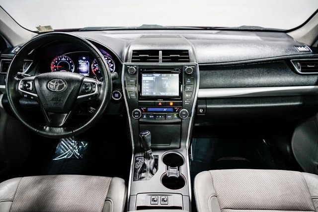 2016 Toyota Camry XSE 2
