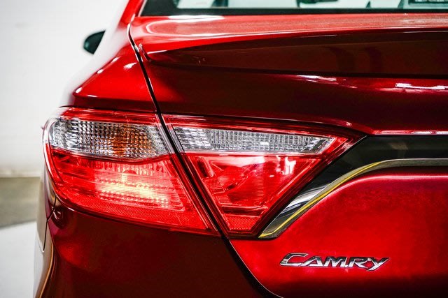 2016 Toyota Camry XSE 22