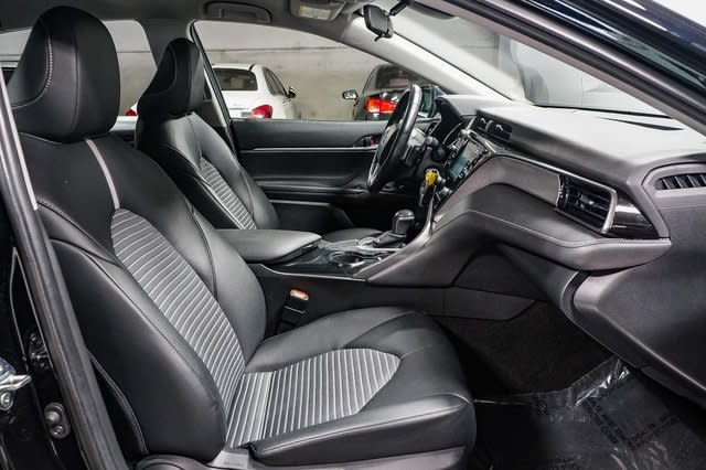 2020 Toyota Camry SE 10