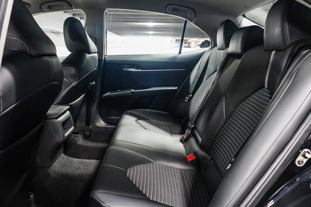 2020 Toyota Camry SE 12