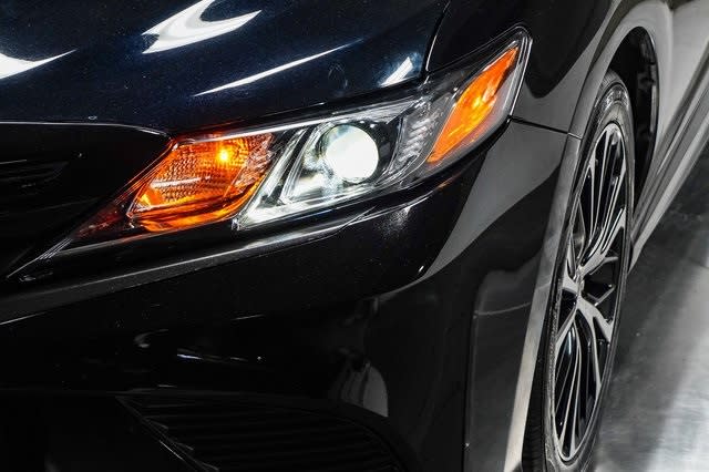 2020 Toyota Camry SE 6