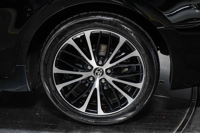 2020 Toyota Camry SE 23