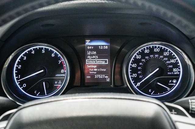 2020 Toyota Camry SE 16