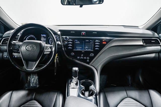 2020 Toyota Camry SE 2