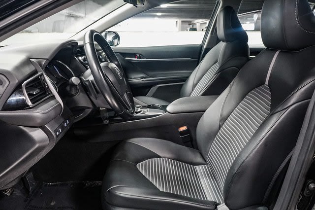 2020 Toyota Camry SE 11