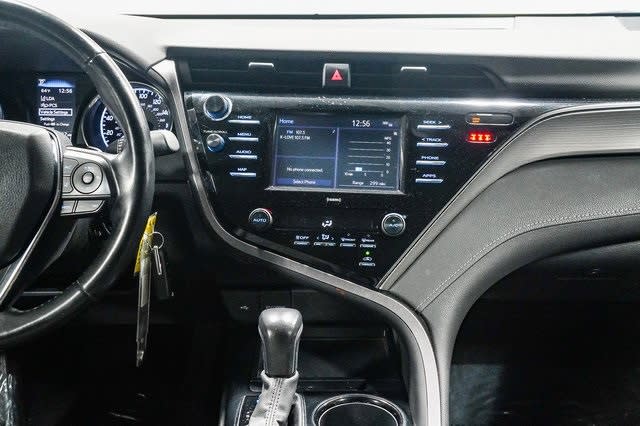 2020 Toyota Camry SE 9