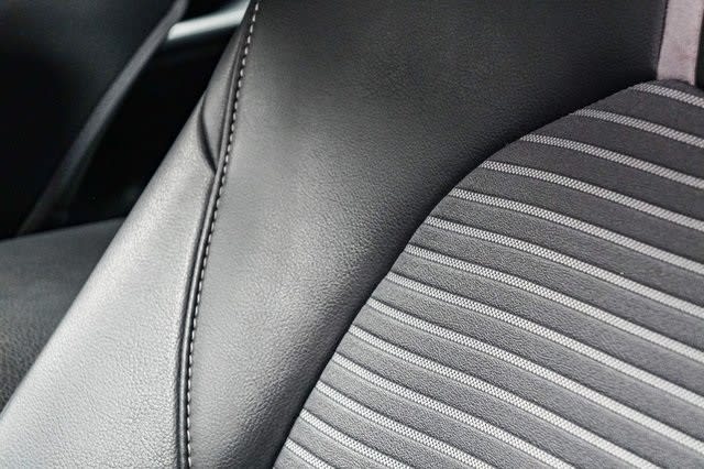 2020 Toyota Camry SE 28