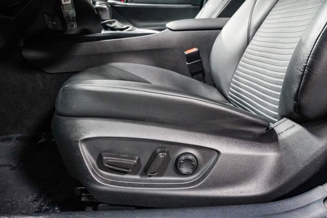 2020 Toyota Camry SE 25