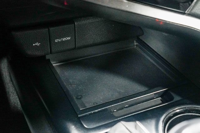 2020 Toyota Camry SE 14