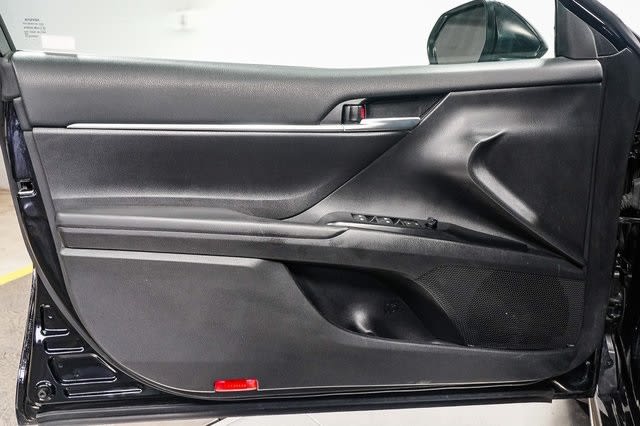 2020 Toyota Camry SE 26