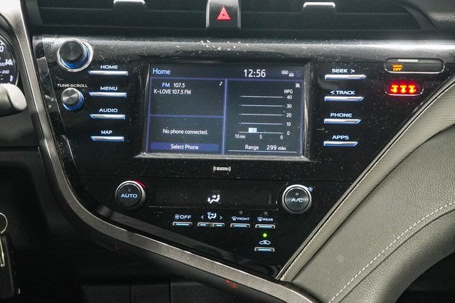 2020 Toyota Camry SE 24