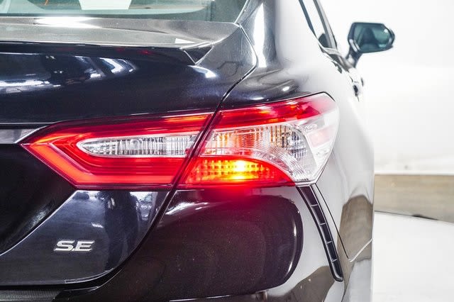 2020 Toyota Camry SE 22