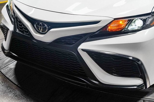 2022 Toyota Camry SE 21