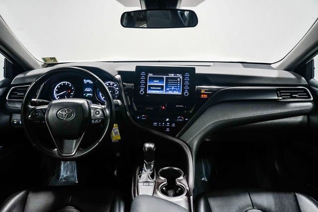 2022 Toyota Camry SE 2