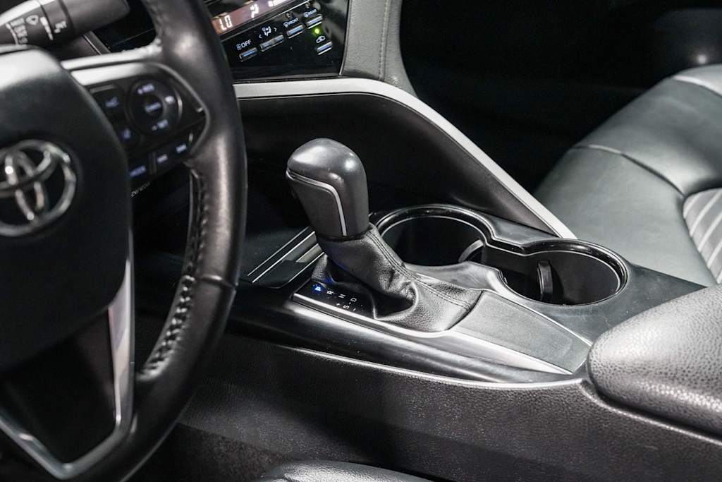Thumbnail: 2020 Toyota Camry - 16
