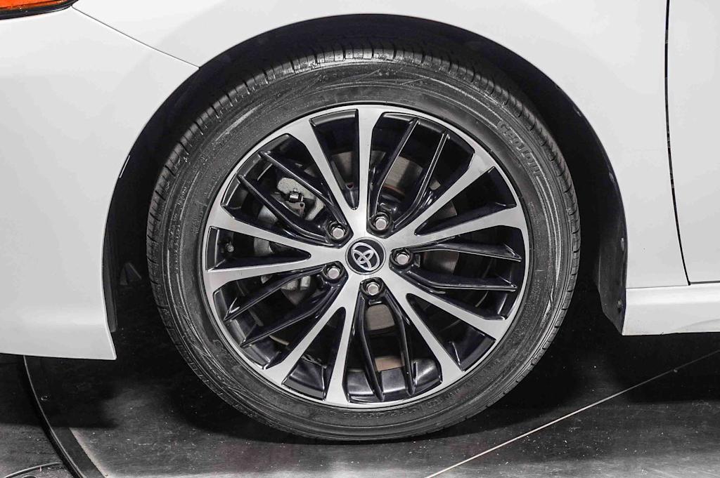 Thumbnail: 2020 Toyota Camry - 21