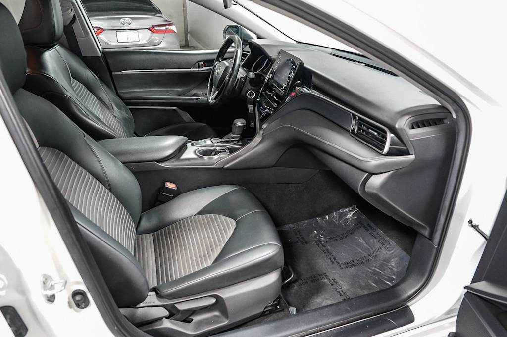 Thumbnail: 2022 Toyota Camry - 10