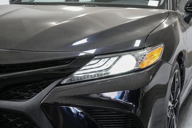 2020 Toyota Camry XSE 19