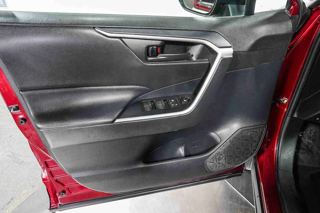 Thumbnail: 2021 Toyota RAV4 - 25