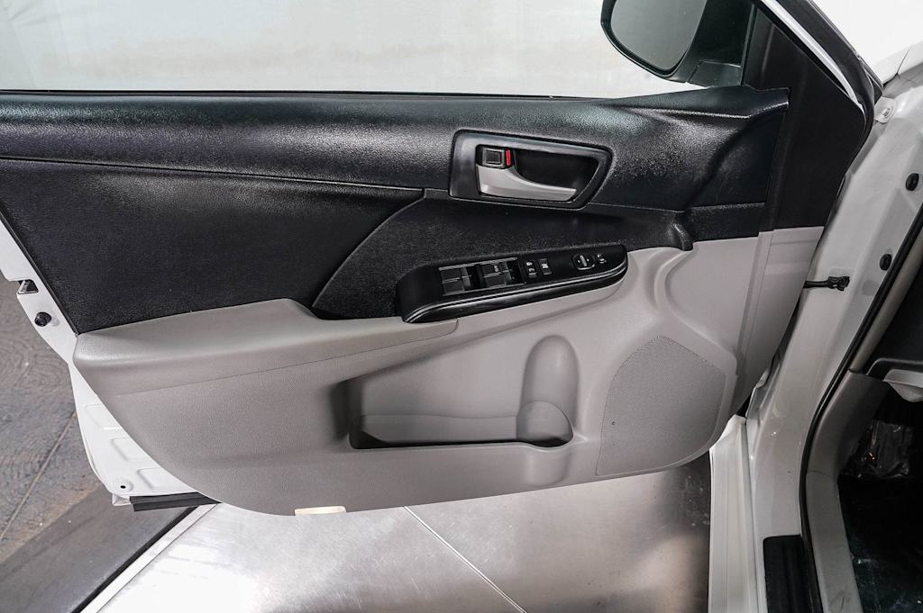 Thumbnail: 2014 Toyota Camry - 25
