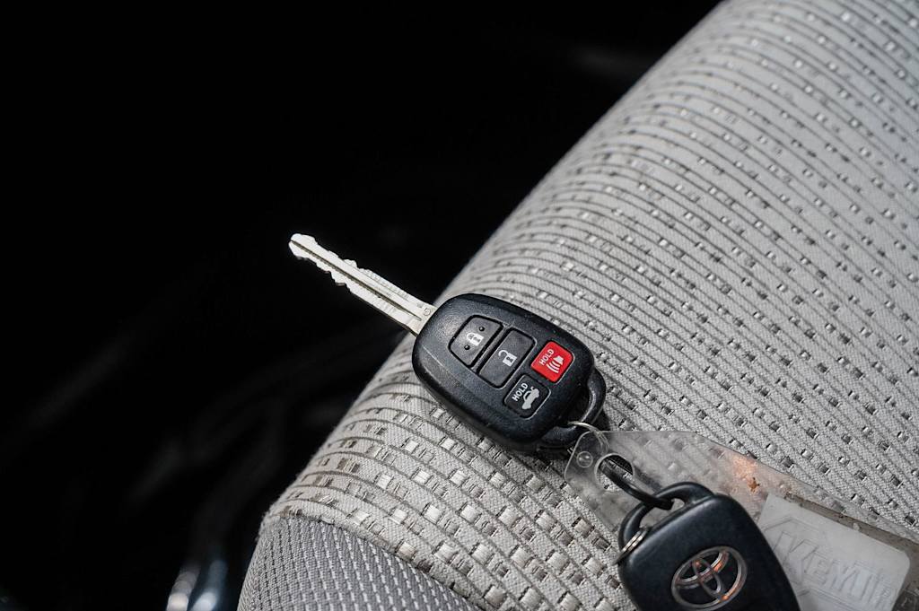 Thumbnail: 2014 Toyota Camry - 18