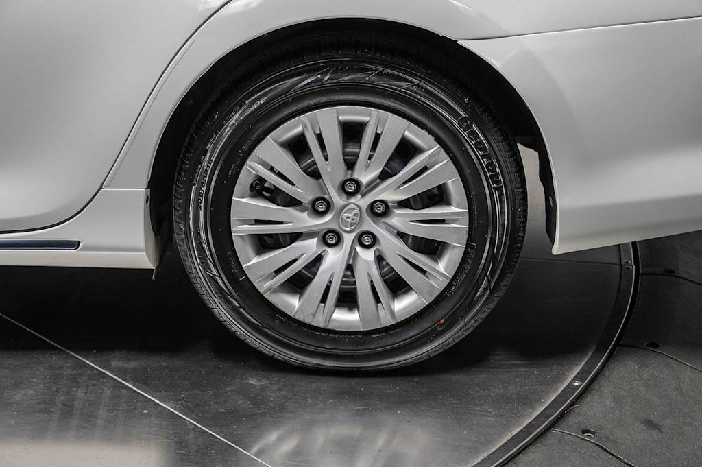 Thumbnail: 2014 Toyota Camry - 23