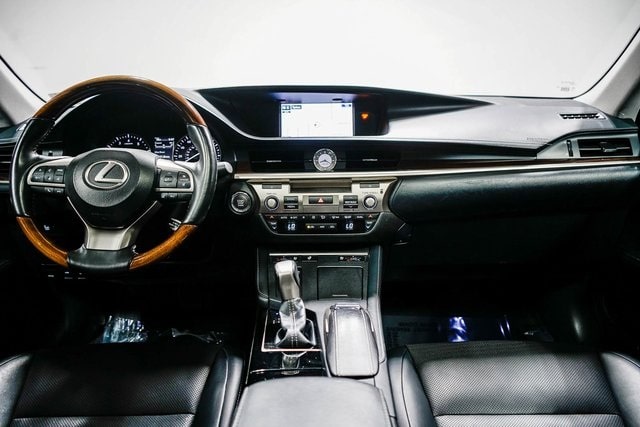 Thumbnail: 2016 Lexus ES - 2