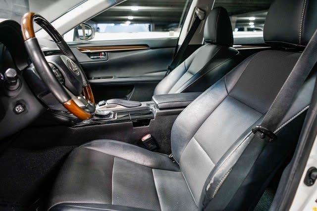 Thumbnail: 2016 Lexus ES - 9