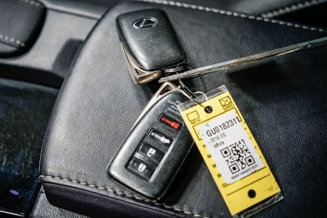 Thumbnail: 2016 Lexus ES - 16