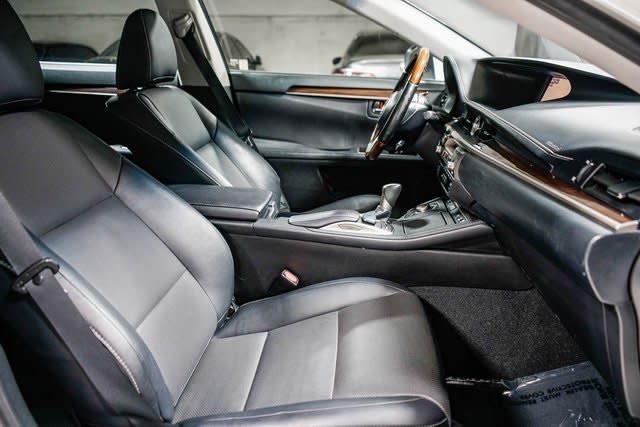 Thumbnail: 2016 Lexus ES - 8