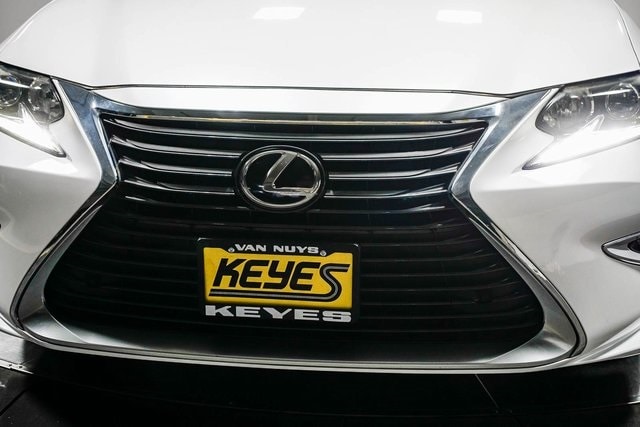 Thumbnail: 2016 Lexus ES - 12