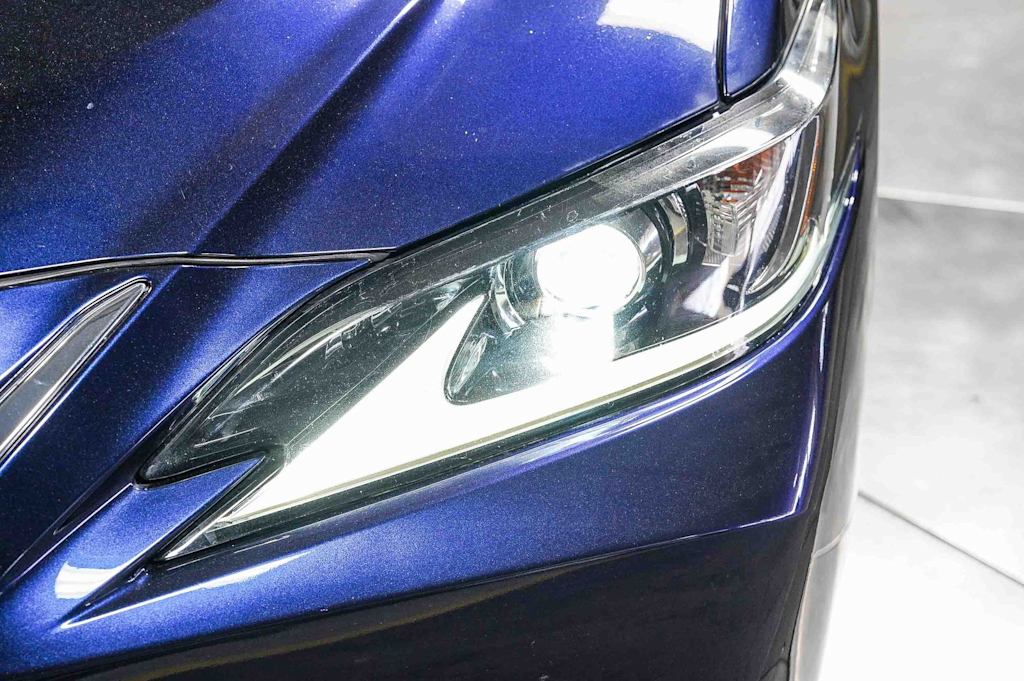 Thumbnail: 2019 Lexus ES - 21