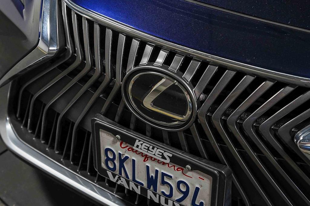 Thumbnail: 2019 Lexus ES - 6