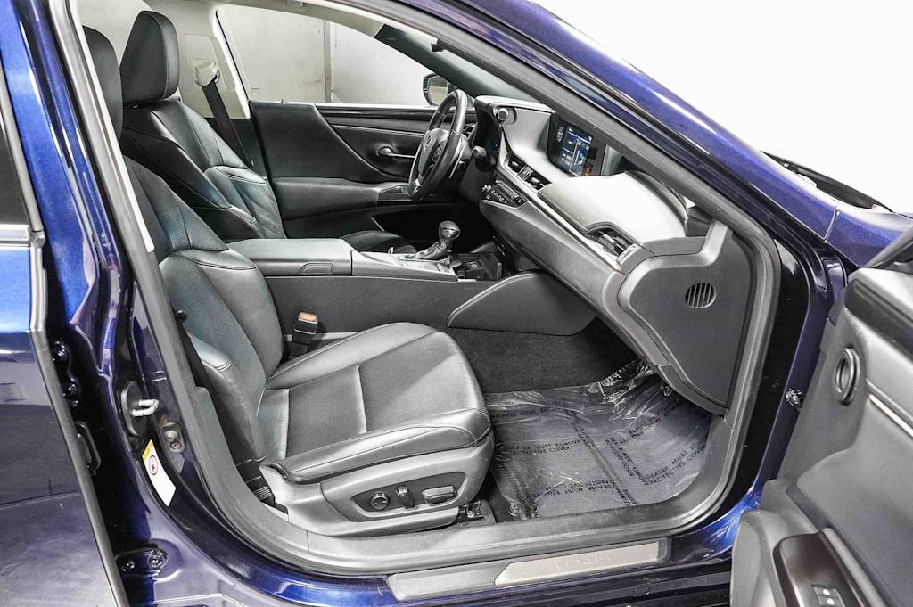 Thumbnail: 2019 Lexus ES - 10