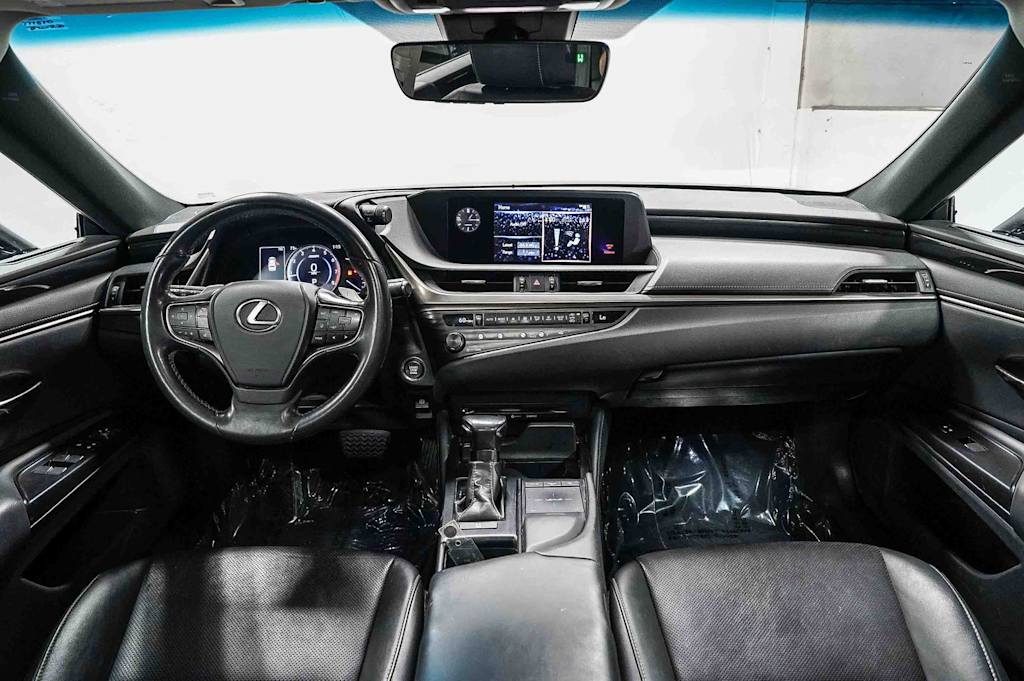Thumbnail: 2019 Lexus ES - 2