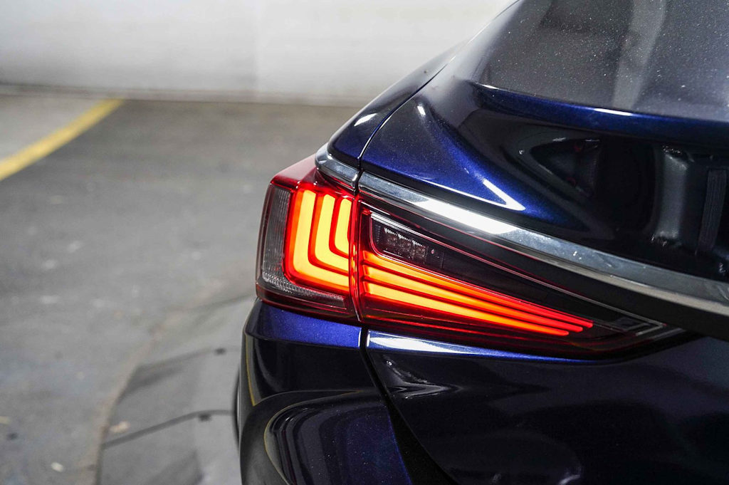 Thumbnail: 2019 Lexus ES - 23