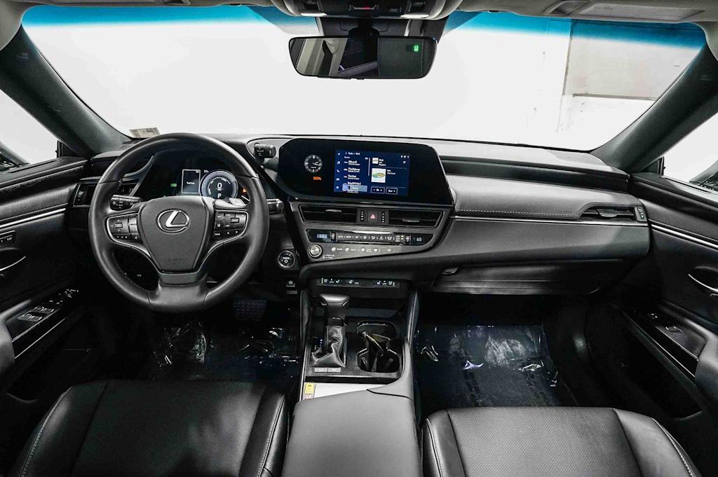 Thumbnail: 2025 Lexus ES - 2