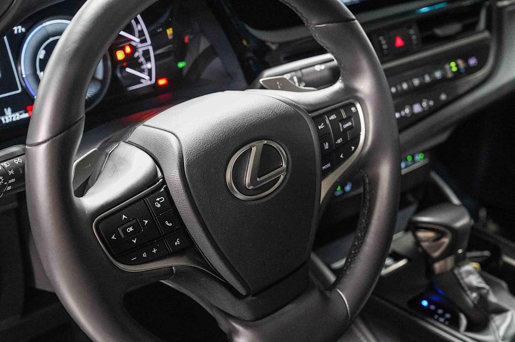 Thumbnail: 2025 Lexus ES - 12