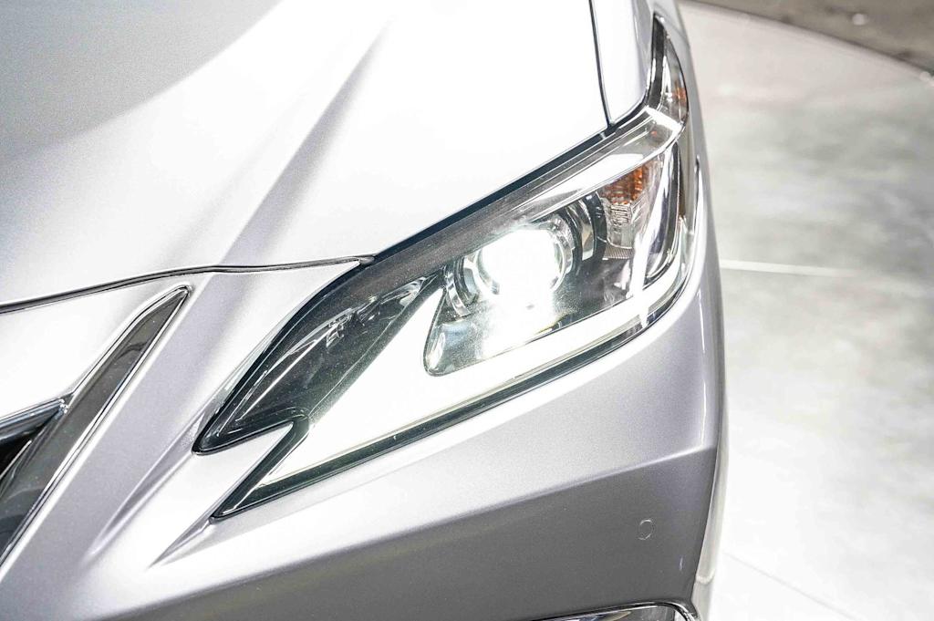Thumbnail: 2025 Lexus ES - 20