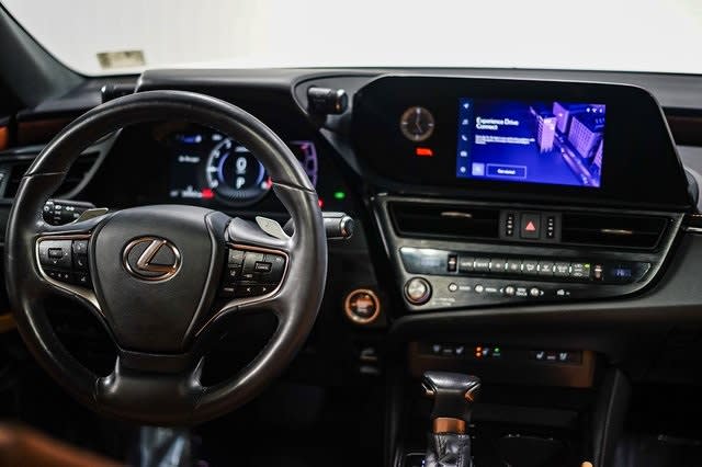 Thumbnail: 2024 Lexus ES - 2