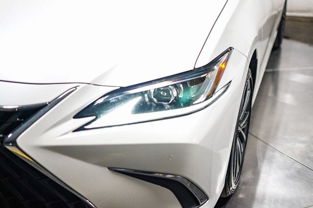 Thumbnail: 2024 Lexus ES - 21