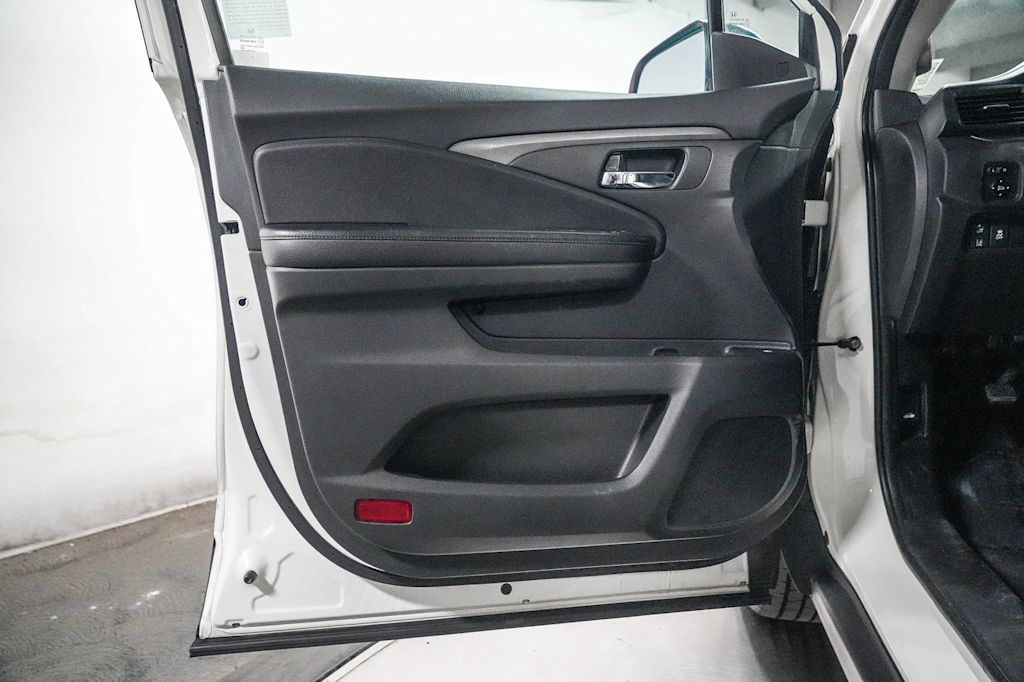 Thumbnail: 2019 Honda Pilot - 23