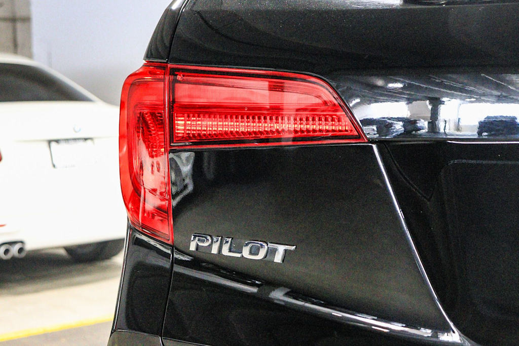 Thumbnail: 2017 Honda Pilot - 22