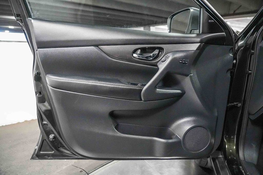 Thumbnail: 2019 Nissan Rogue - 24